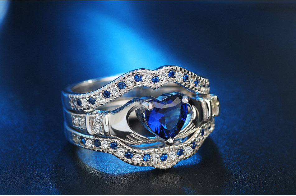 Geometric Love Ring – Micro-Inlaid Zircon Statement Jewelry